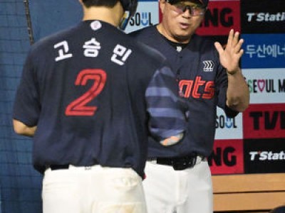 롯데 두산과 5위 싸움 첫 경기에서 승리