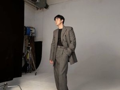 소지섭 화보 촬영장에서 소간지 모습 뽐내